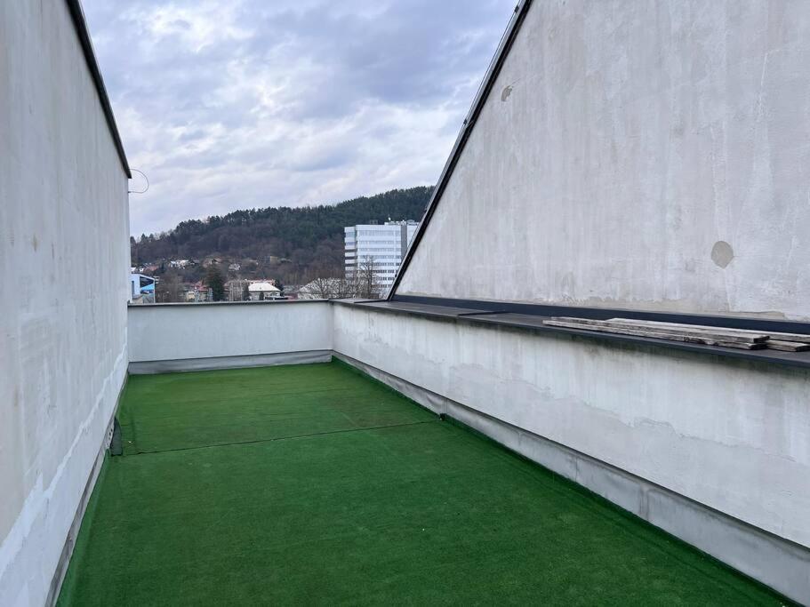 City Center Apartment With Nice Balcony Zilina Exterior photo