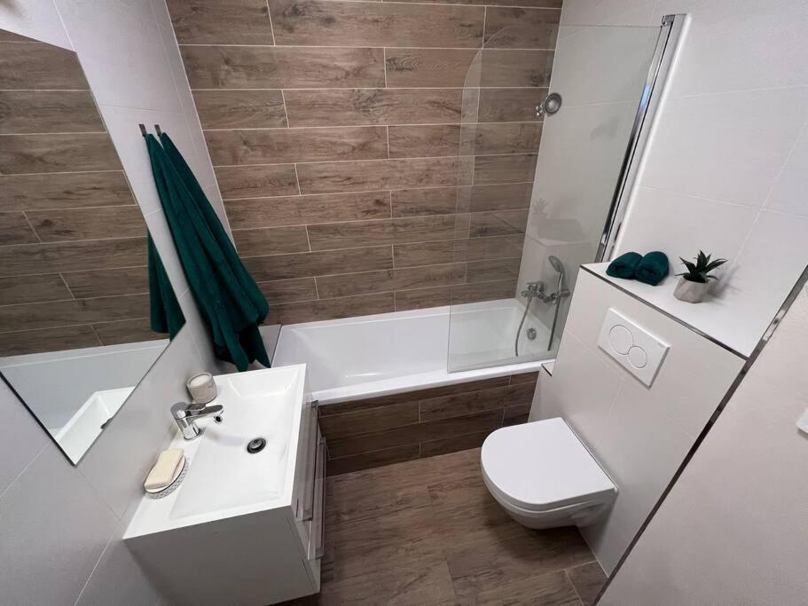 City Center Apartment With Nice Balcony Zilina Exterior photo