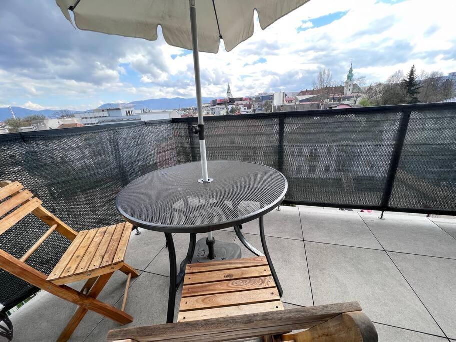 City Center Apartment With Nice Balcony Zilina Exterior photo