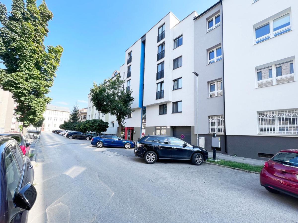 City Center Apartment With Nice Balcony Zilina Exterior photo